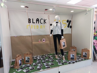 Escaparate black friday 2025