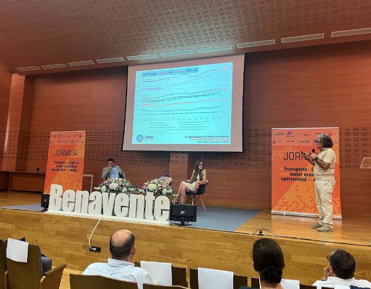 Aula Empresa Centro de Negocios mesa 1