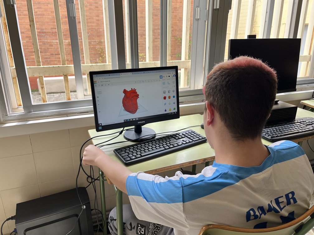 Alumnos FPBasica Impresion 3D Diseño Corazón