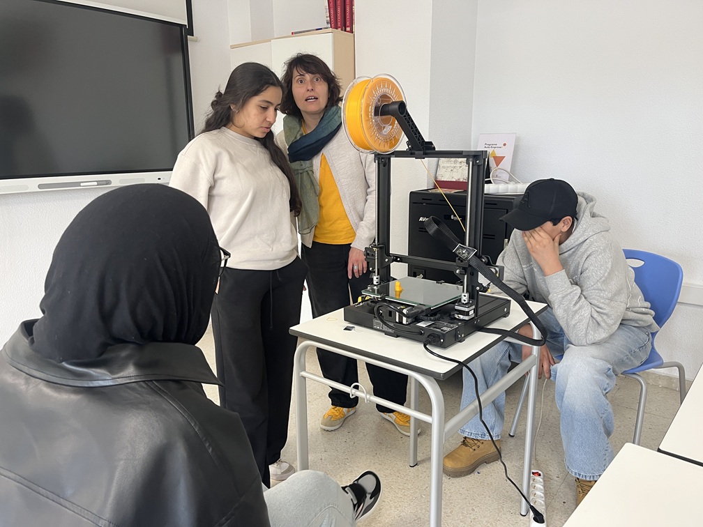 Alumnos FPBasica Impresion 3D Maquina