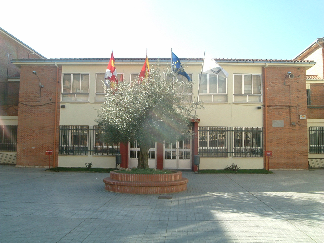 Fotografía de la fachada del Instituto